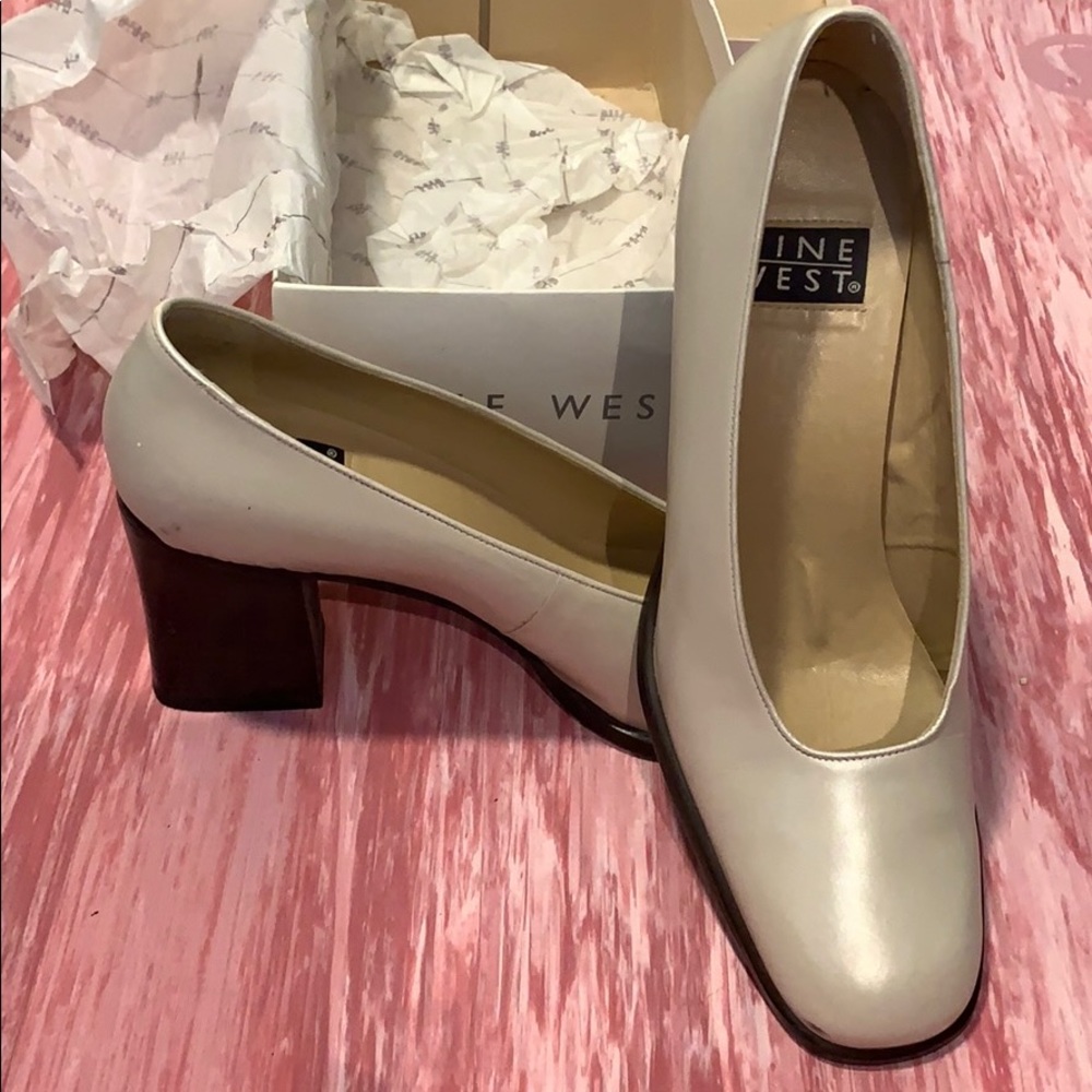 Nine West Pearly Ivory 3 Inch Heels, size 8.5